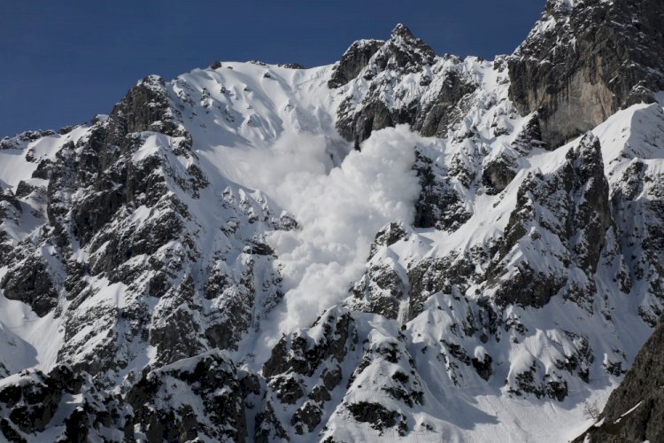 Спасатели нашли  одного из пострадавших при сходе лавины в горах Алматы