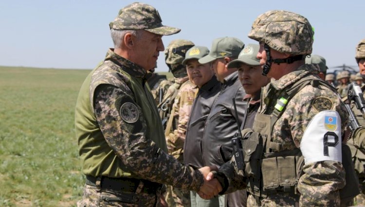 Министр обороны посетил Алматинский гарнизон
