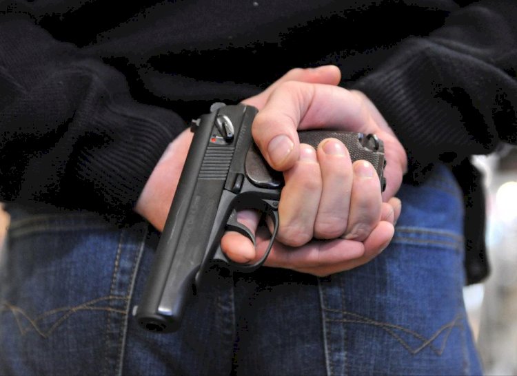 Мужчина выстрелил в семейную пару алматинцев из травматического пистолета