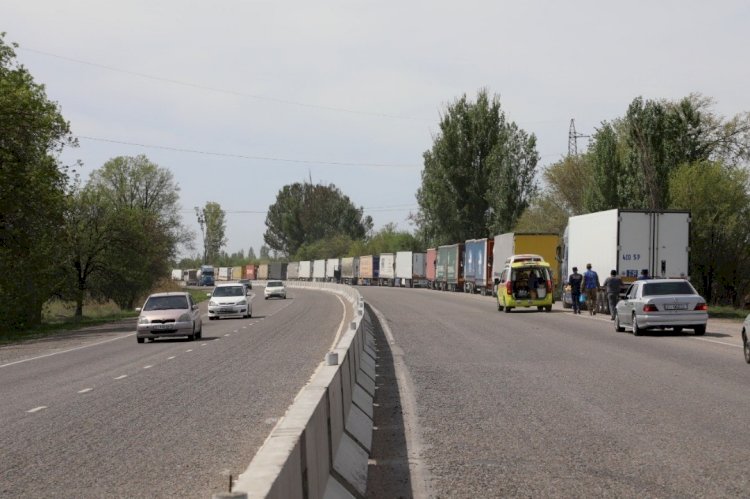 Более полусотни машин стоят на погранпереходах Казахстана