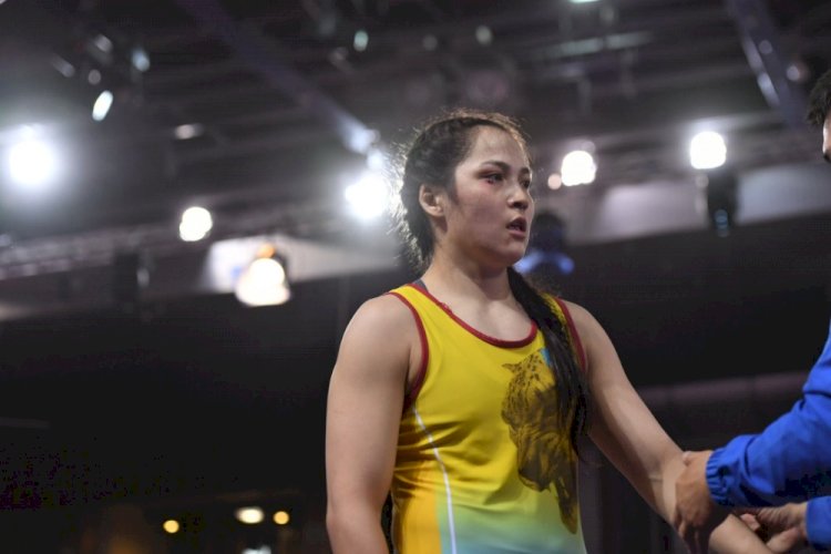 Мадина Бакбергенова завоевала золото чемпионата Азии по женской борьбе