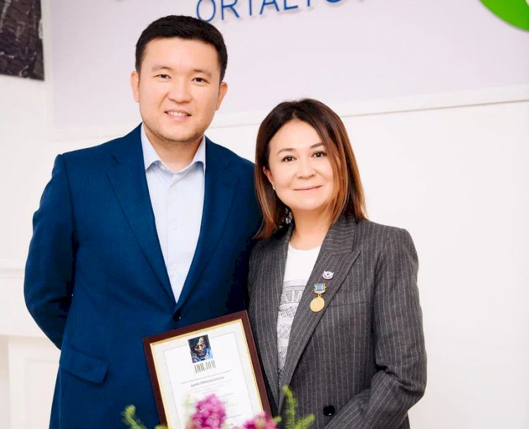 В Алматы наградили журналистку, попавшую в Книгу рекордов Гиннесса