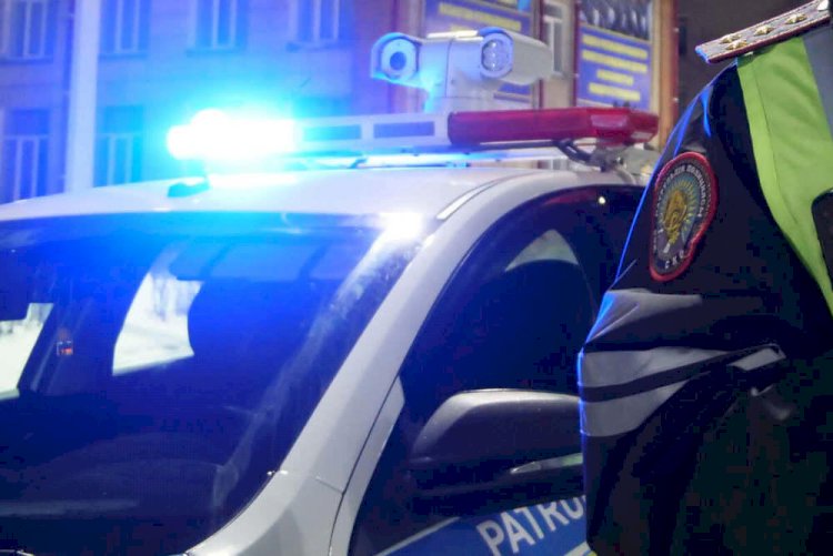 В Алматы девушка бросилась с ножом на полицейских
