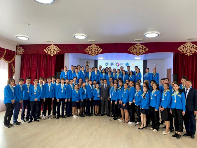 В Казахстане будут выплачивать премии победившим на олимпиадах школьникам