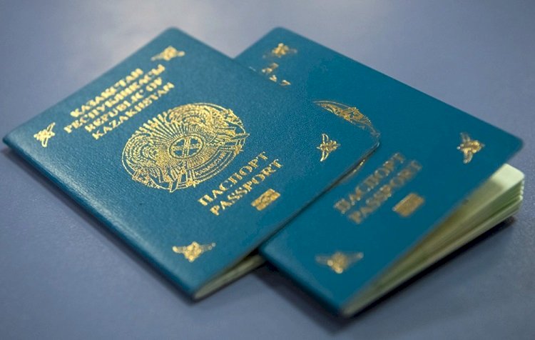 В Алматы инвалидов, сирот и многодетных матерей заставляли платить за паспорта в ЦОНах