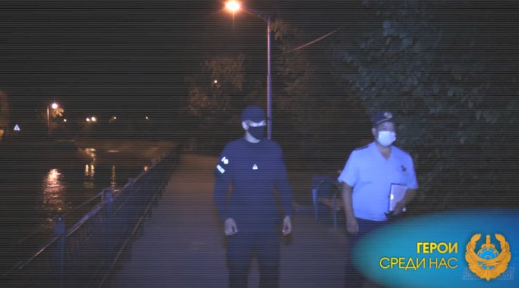 Боец СОБР и участковый спасли 14-летнего мальчика в Алматы