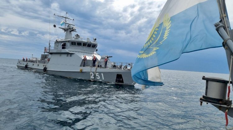 Военные моряки провели поисково-спасательную операцию в Каспийском море