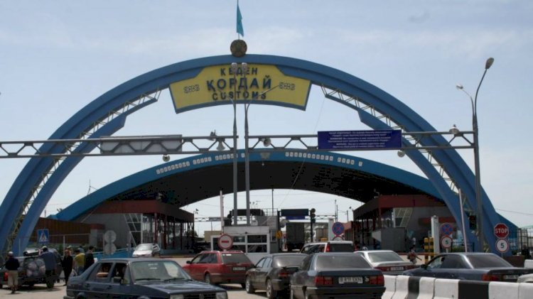 Перевозчики бензина создают пробки на границе Казахстана с Кыргызстаном – КНБ