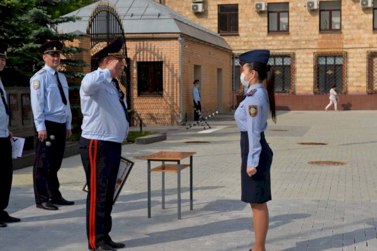 Девушка-полицейский из Казахстана спасла ребенка в Москве