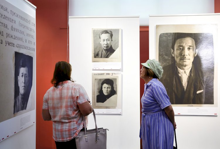 Окунуться в прошлое: архивные снимки стали основой выставки «Біз» о периоде сталинских репрессий