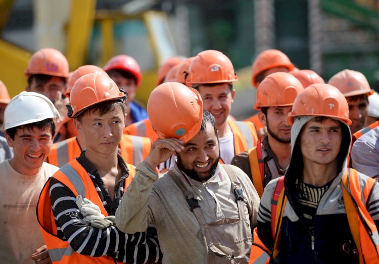 Сколько иностранцев официально работают в Казахстане