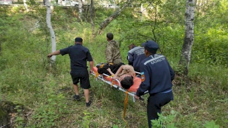 В Акмолинской области парень упал с 20-метровой высоты, когда забирался на гору «Туфелька»