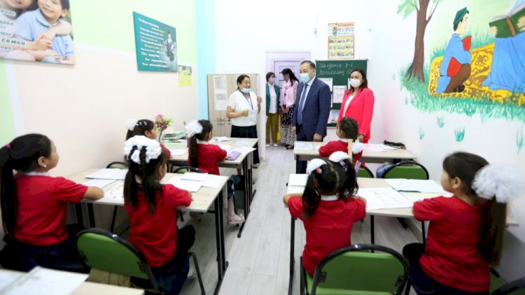 Ералы Тугжанов посетил социальный клуб для детей в Алматы