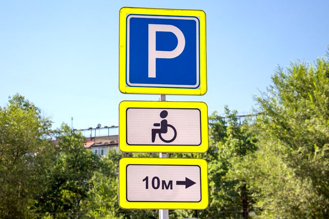 Ужесточить выдачу автомобильных наклеек «инвалид» требует алматинец