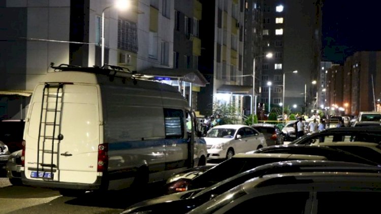 В Алматы задержан мужчина, который ходил ночью по улице и стрелял из винтовки