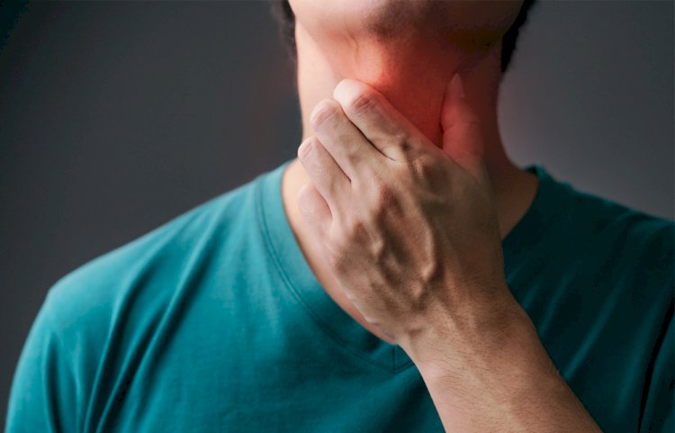 Одним из самых распространенных симптомов коронавируса стала боль в горле