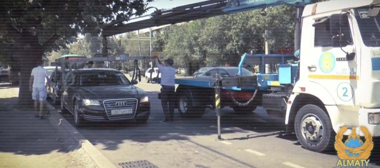 Audi с липовыми номерами и СГУ выявила система «Қорғау» в Алматы