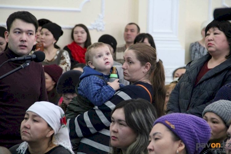 Акимы районов города Алматы провели встречи с многодетными матерями