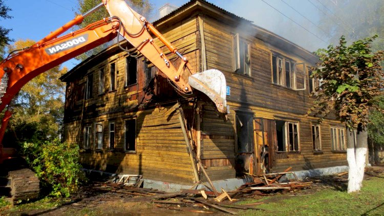 На месте ветхого жилья в Алматы строят новые дома