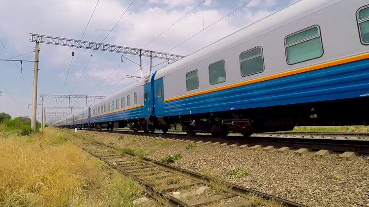 Когда нет денег на билет: мужчина пытался уехать из Алматы на крыше поезда