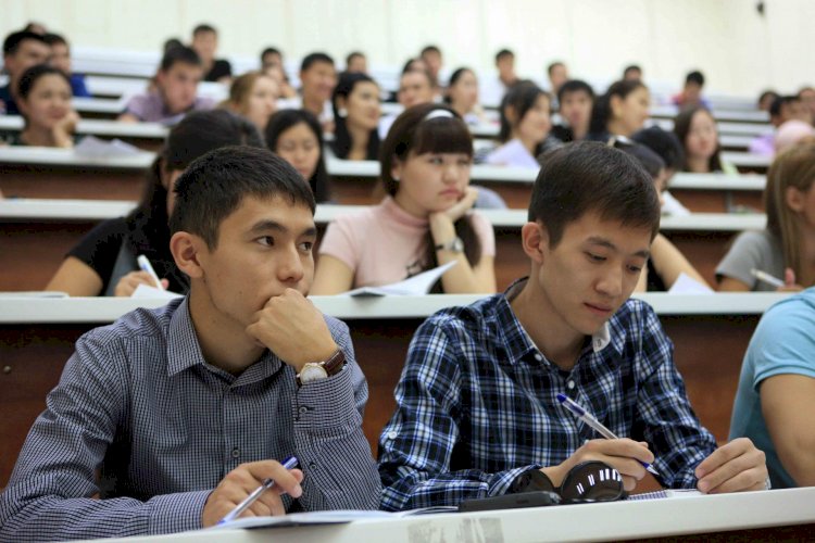 Около 70% студентов в Алматы - приезжие