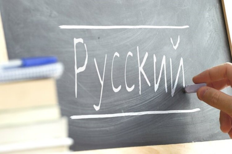 В Минпросвещения опровергли сообщения об отмене обучения на русском языке