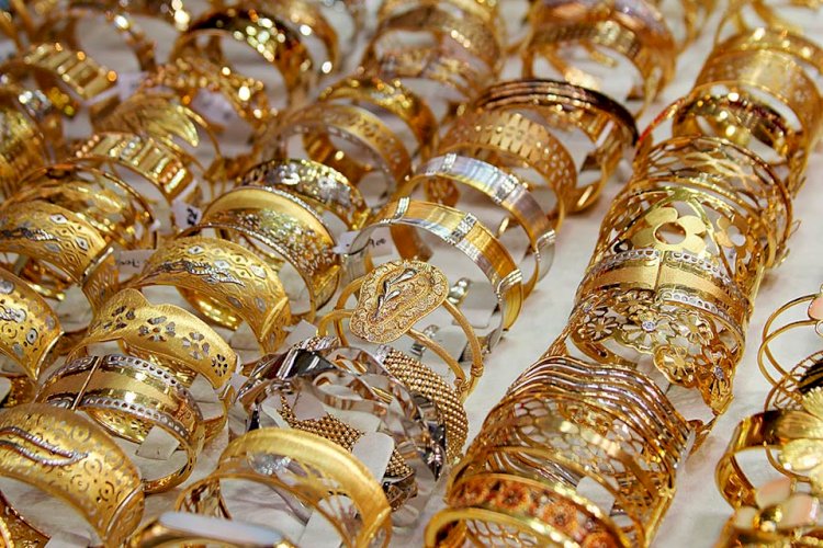 Ювелирные изделия на 100 миллионов тенге украл вор на барахолке в Алматы