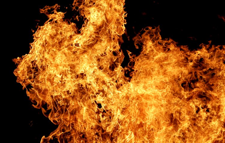 Пожарные спасли 14-летнюю девочку из горящего дома в Алматы