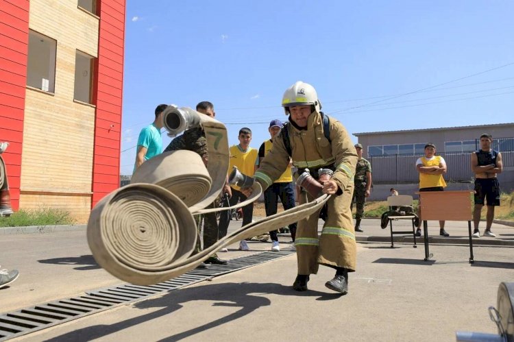 Пожарные Алматы запустили силовой челлендж в честь Дня Конституции