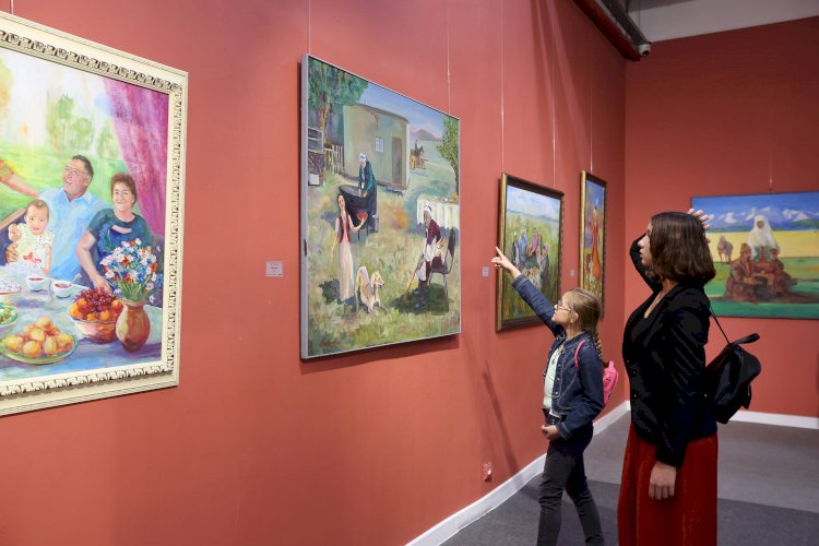 В Almaty Gallery торжественно завершилась выставка, приуроченная ко Дню семьи