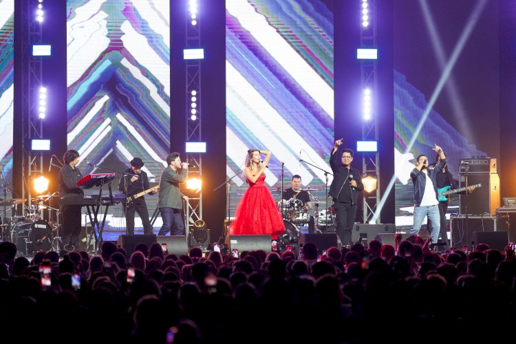 В многофункциональном комплексе Almaty Arena День города отметили грандиозным концертом с участием легендарной группы A’Studio