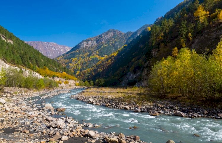 Русло забетонировал, шлюз сдал в металлолом: алматинец захватил часть горной речки