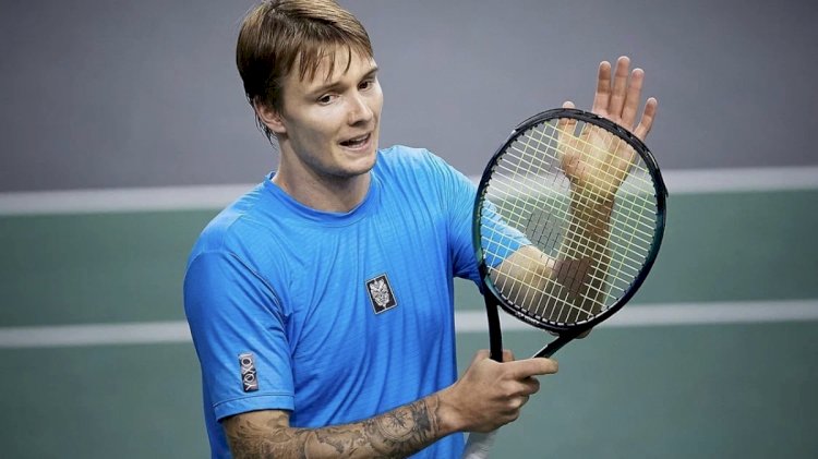 Александр Бублик пробился в полуфинал теннисного турнира во Франции