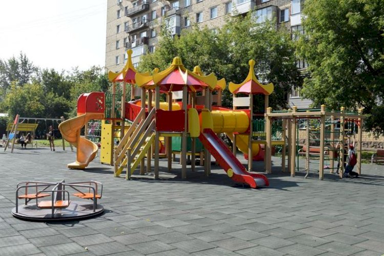 Сколько дворов и скверов благоустроили в Алатауском районе, рассказал Ерболат Досаев
