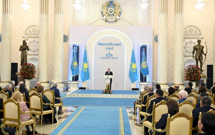 В честь Дня Республики Президент вручил государственные награды и премии