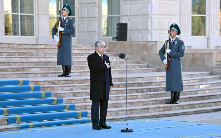 Касым-Жомарт Токаев принял участие в церемонии поднятия Государственного флага РК