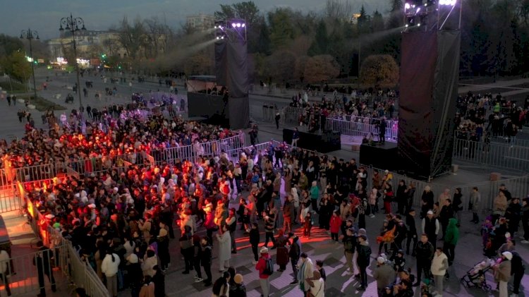В Алматы праздничный концерт в честь Дня Республики близится к своему завершению