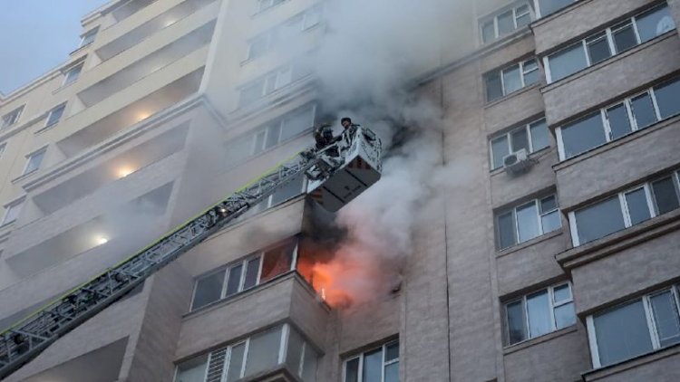 Многоэтажный дом горел в Астане: девять детей спасены пожарными