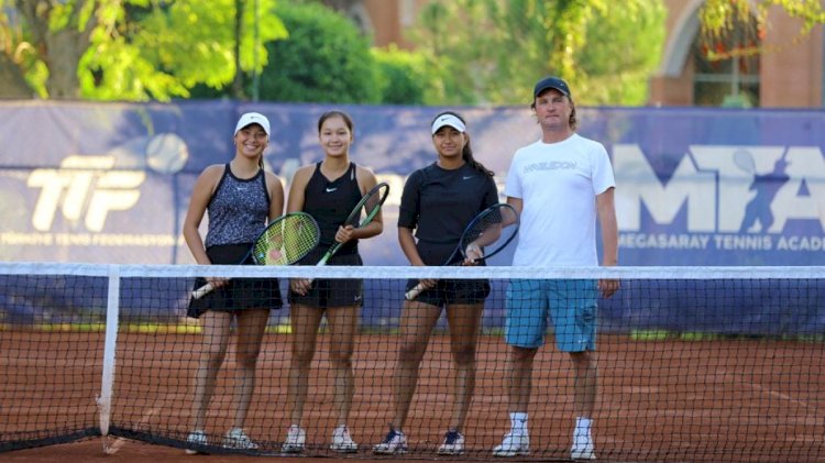 Казахстанки вышли в полуфинал на турнире по теннису в Турции