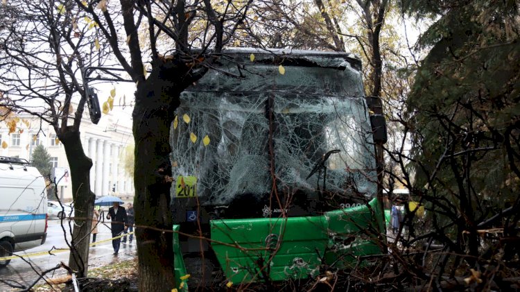 Стала известна личность погибшего в ДТП с автобусами в Алматы