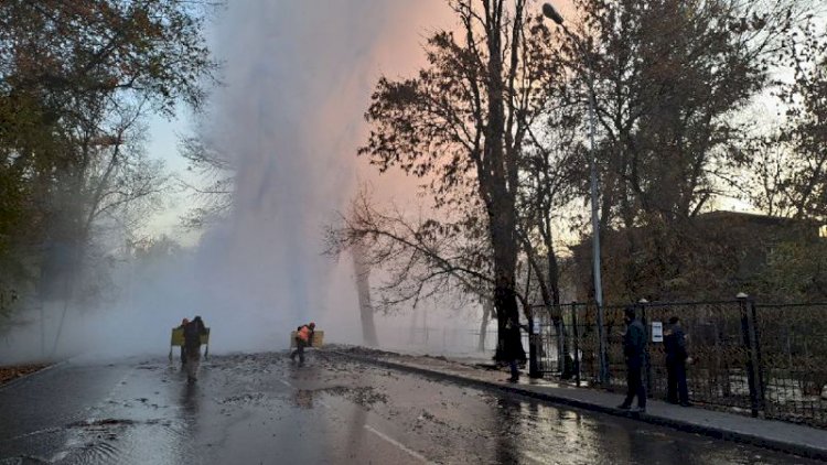 Прорыв трубы произошел в Алмалинском районе Алматы