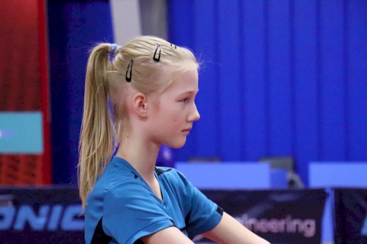 Юная казахстанка завоевала золото на международном турнире по настольному теннису