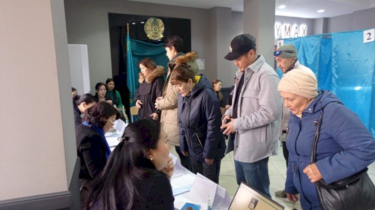 На некоторых избирательных участках в Алматы наблюдались очереди из желающих проголосовать