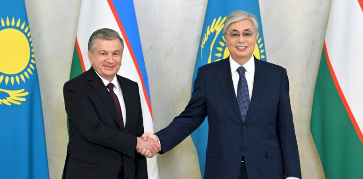 Шавкат Мирзиеев поздравил Президента Казахстана с 30-летием дипотношений