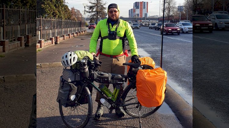 Алматинец отправился в зимний велопробег, посвященный Абаю Кунанбаеву