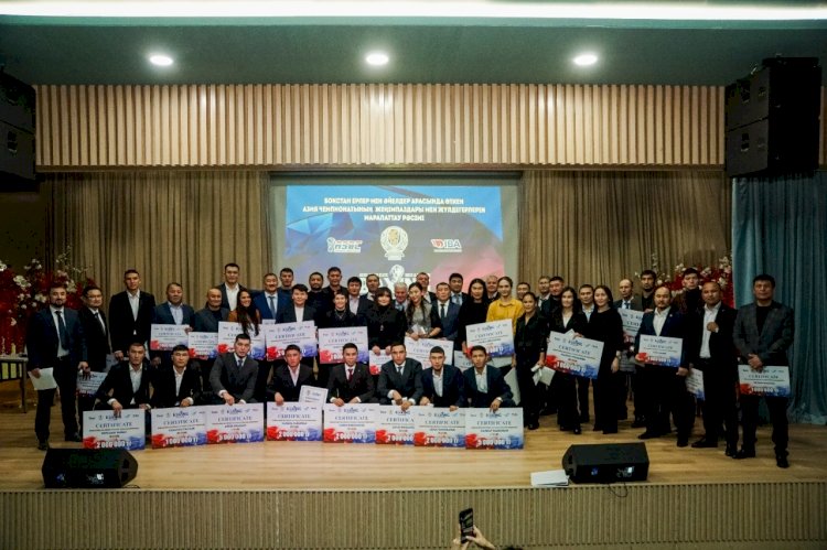 Казахстанских боксеров наградили в Алматы за успехи на чемпионате Азии в Аммане