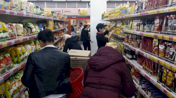 Динамичный прейскурант: корреспонденты «Вечёрки» подсчитали стоимость социальной продуктовой корзины в Алматы