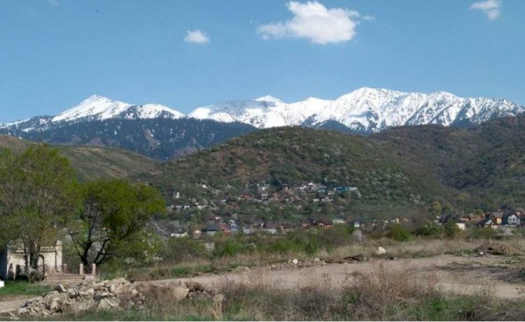Акимат Алматы проведет дополнительную экспертизу застроенного склона горы в Медеуском районе