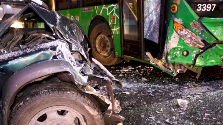 Авария с участием автобуса и RAV4 произошла в Алматы