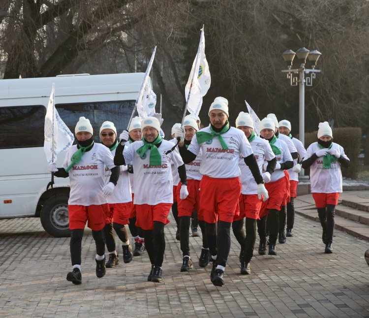 Алматинцы марафоном почтили память Динмухамеда Кунаева